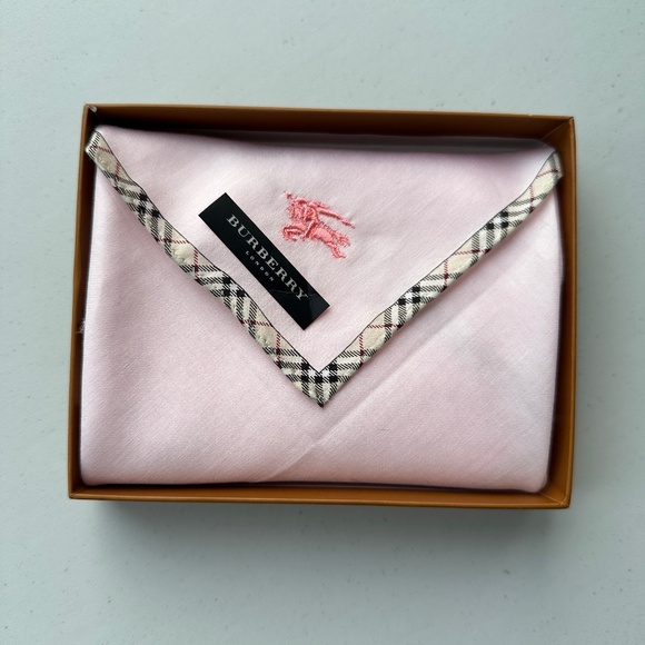 100% Authentic Burberry NWT Pink Tartan Scarf Handkerchief Made in Japan - Picture 10 of 13